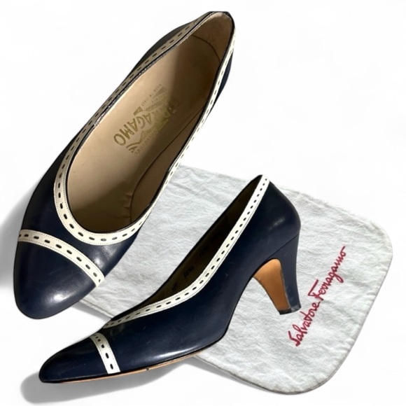 Salvatore Ferragamo Shoes - Vintage FERRAGAMO Salvatore Ferragamo 70’S Pumps with Dust Bag 7.5